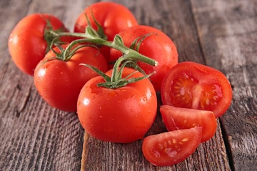 Health benefits of eating fresh tomatoes